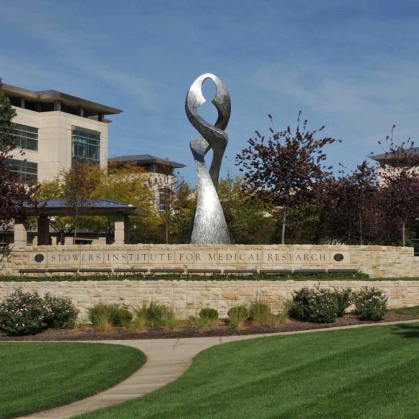 Outdoor statue at the Stowers Institute of Medical Research.